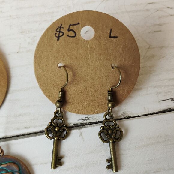 3 Pair NEW Antiqued Brass Tone Patina Earrings Starfish, Roses, Keys Funky Boho - Picture 2 of 4